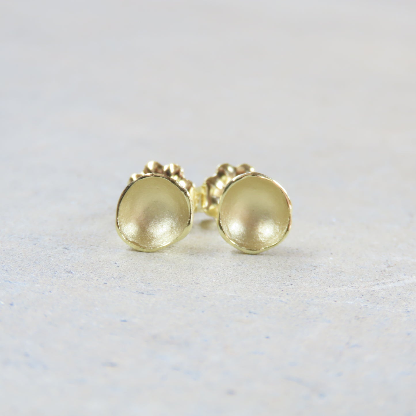 Single Pod Stud Earrings in 18K Gold Vermeil