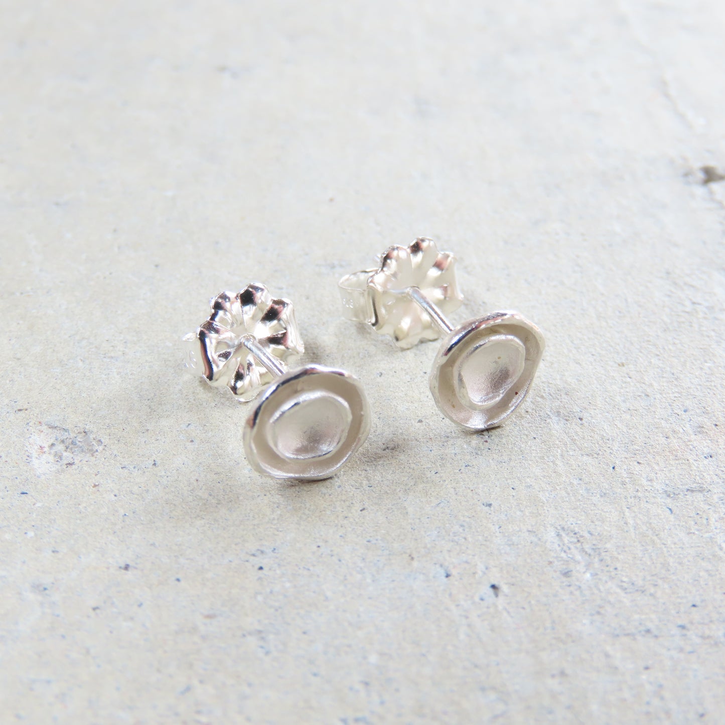 Oyster Dishy Stud Earrings in Sterling Silver