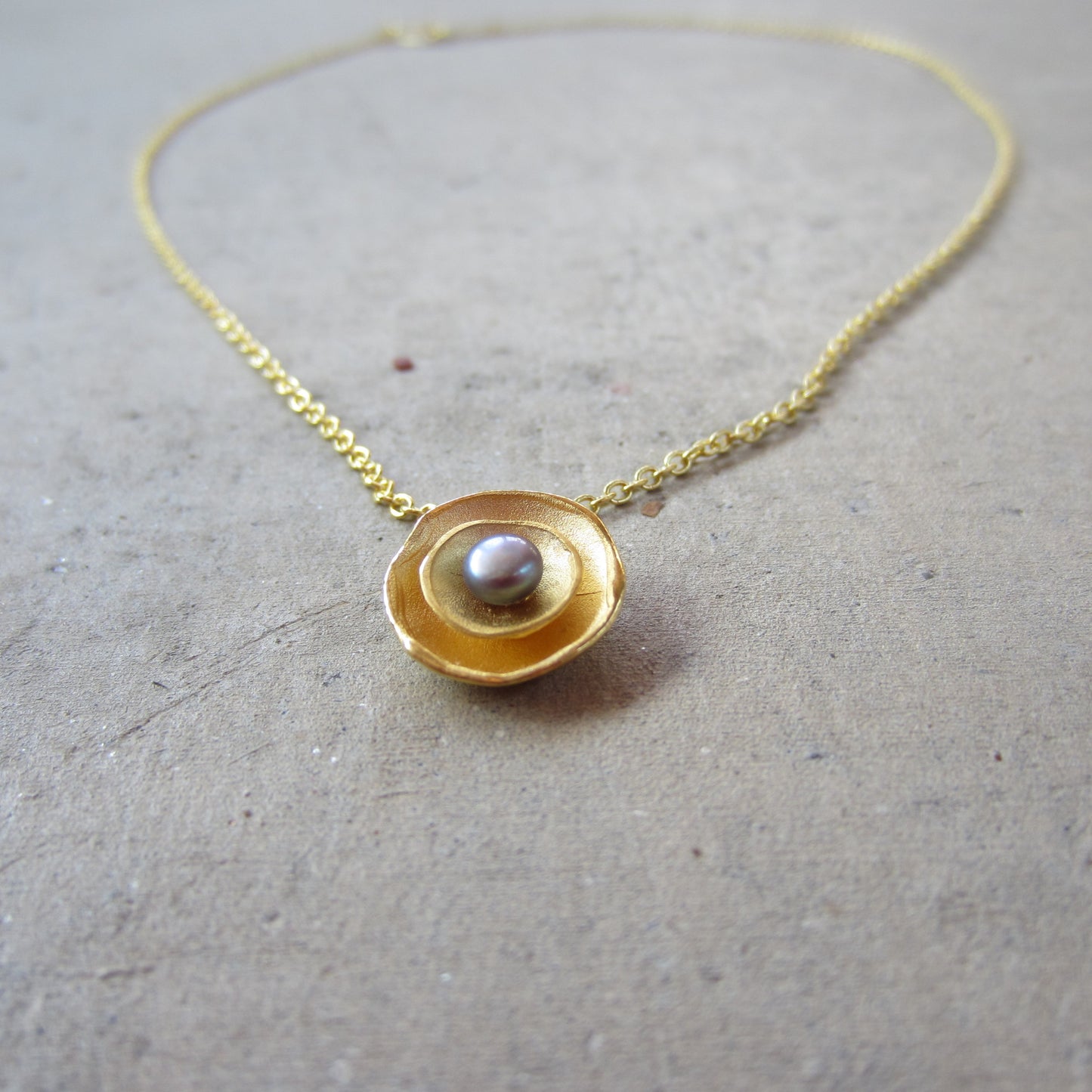 Oyster Dishy Pendant in 18K Gold Vermeil with Pearl