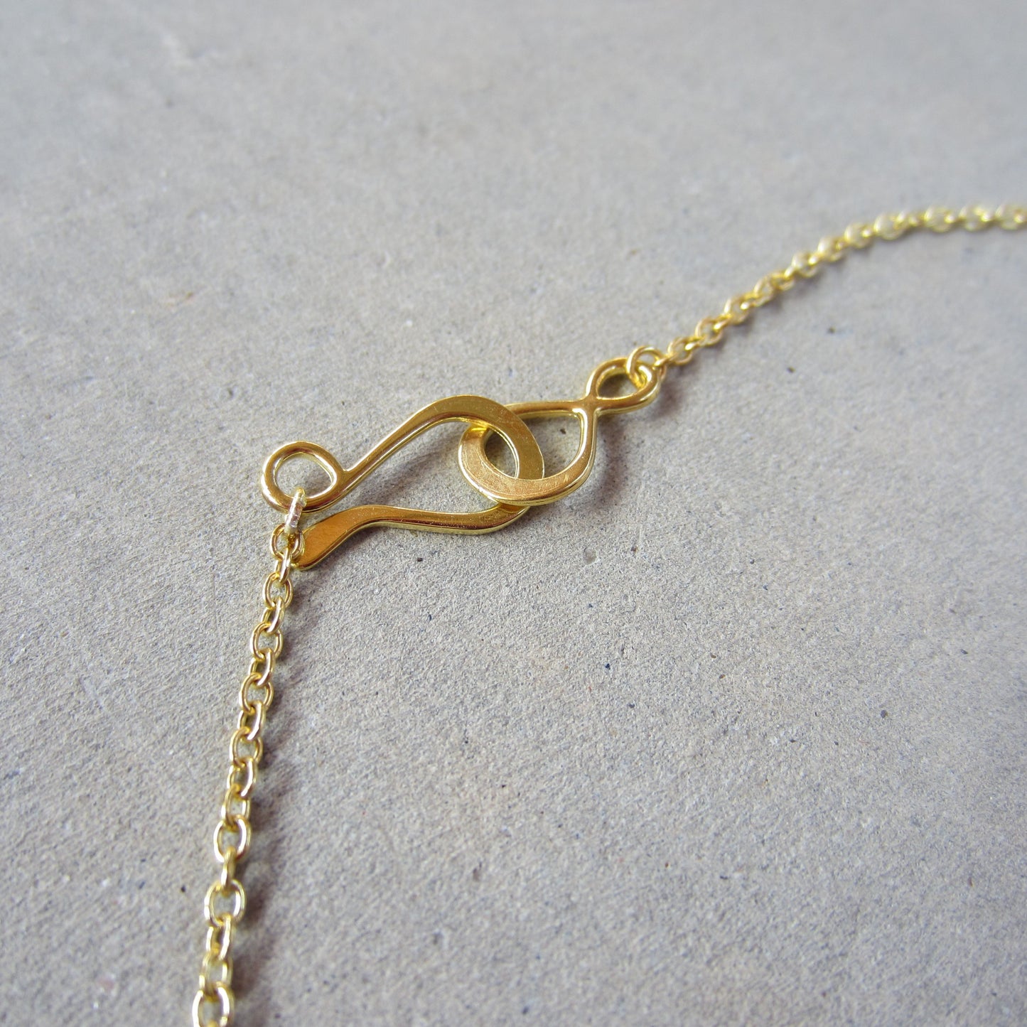 Oyster Dishy Pendant in 18K Gold Vermeil with Pearl