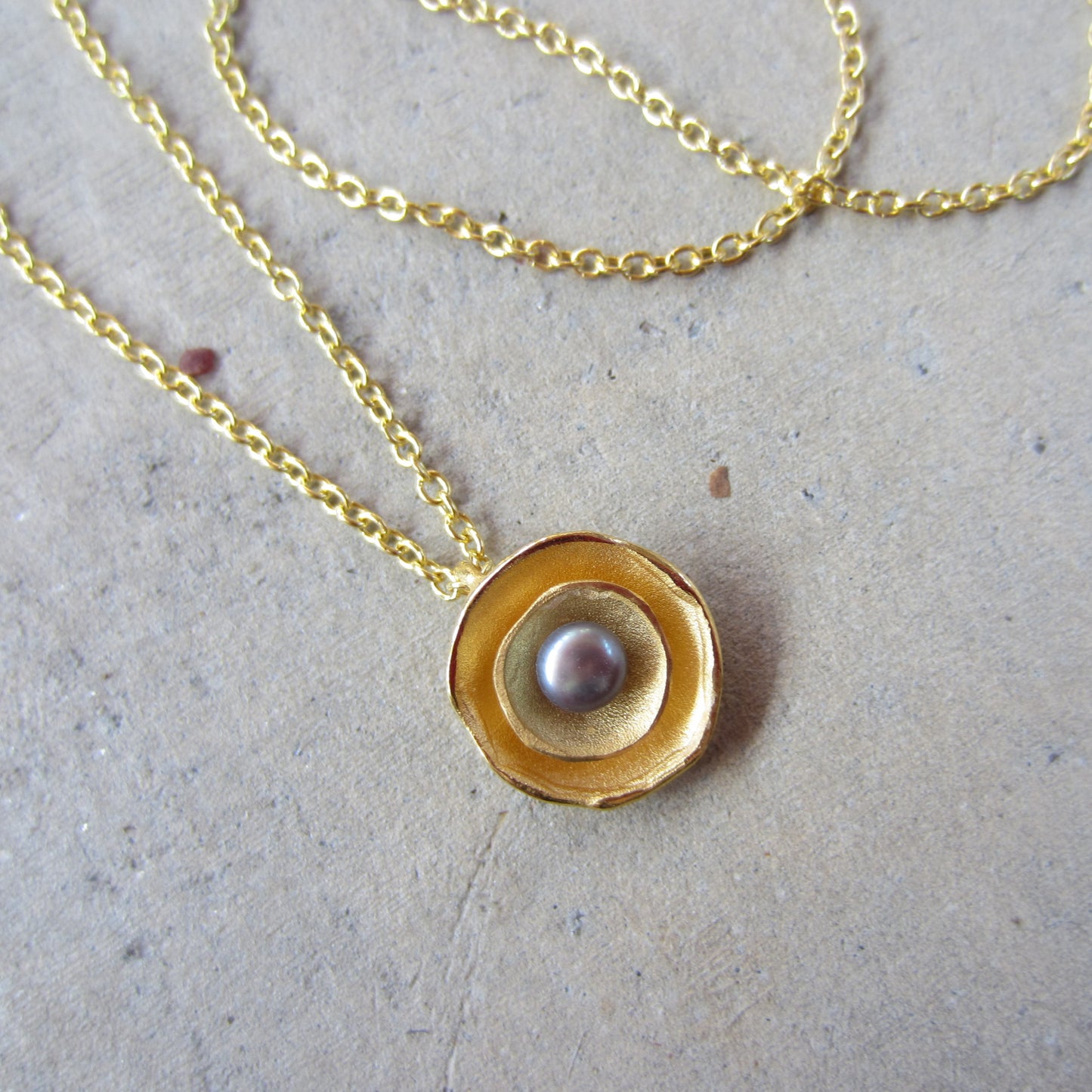 Oyster Dishy Pendant in 18K Gold Vermeil with Pearl
