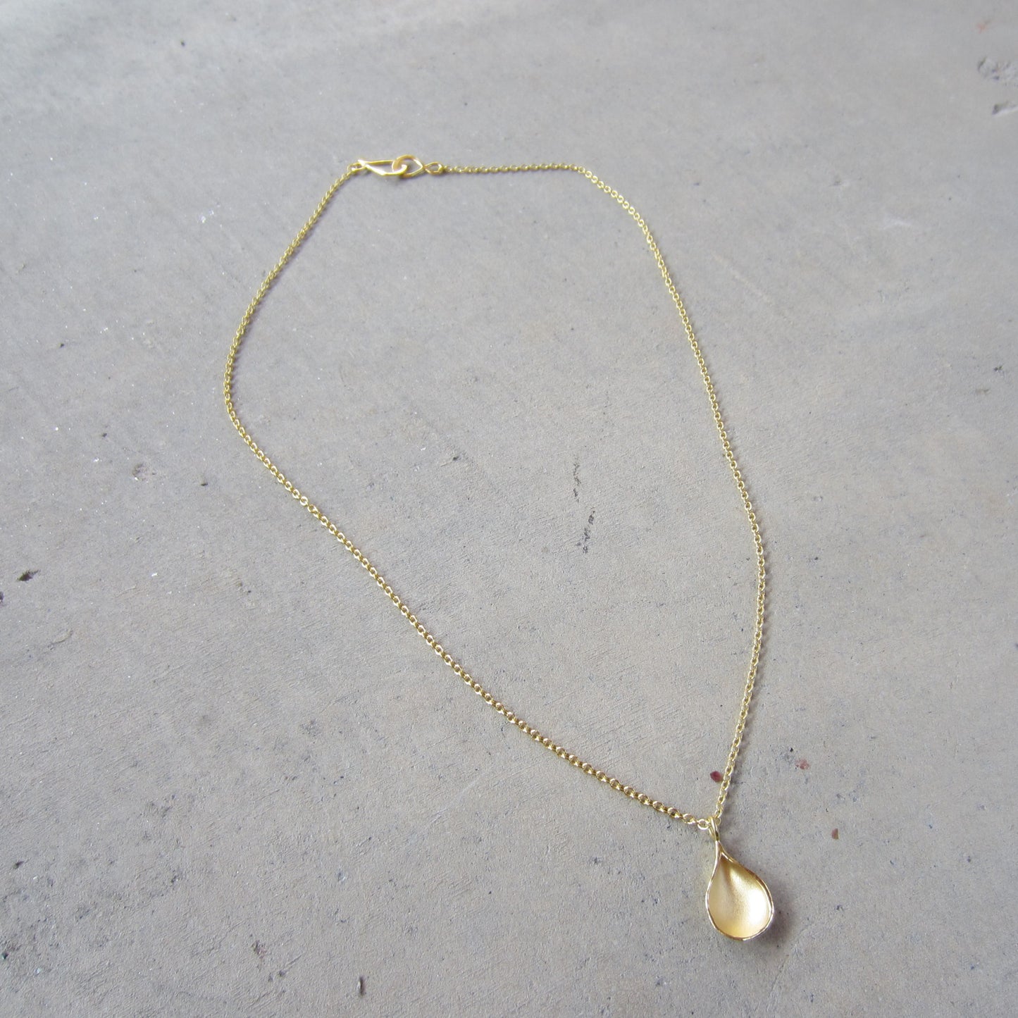 Medium Petal Pendant in 18K Gold Vermeil on Gold Chain