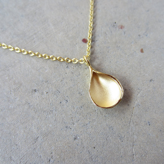 Medium Petal Pendant in 18K Gold Vermeil on Gold Chain