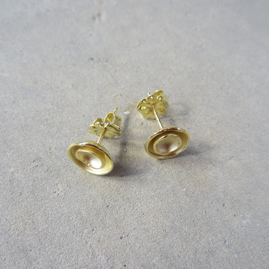 Oyster Dishy Stud Earrings in 18K Gold Vermeil