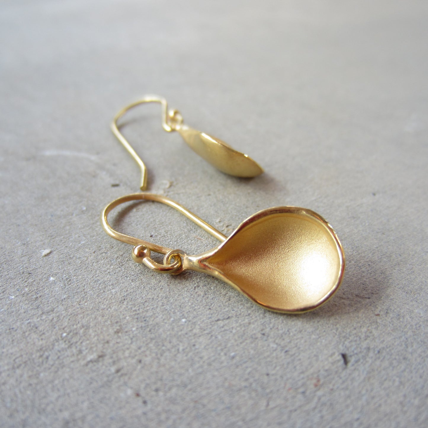 Medium Petal Earrings in 18K Gold Vermeil