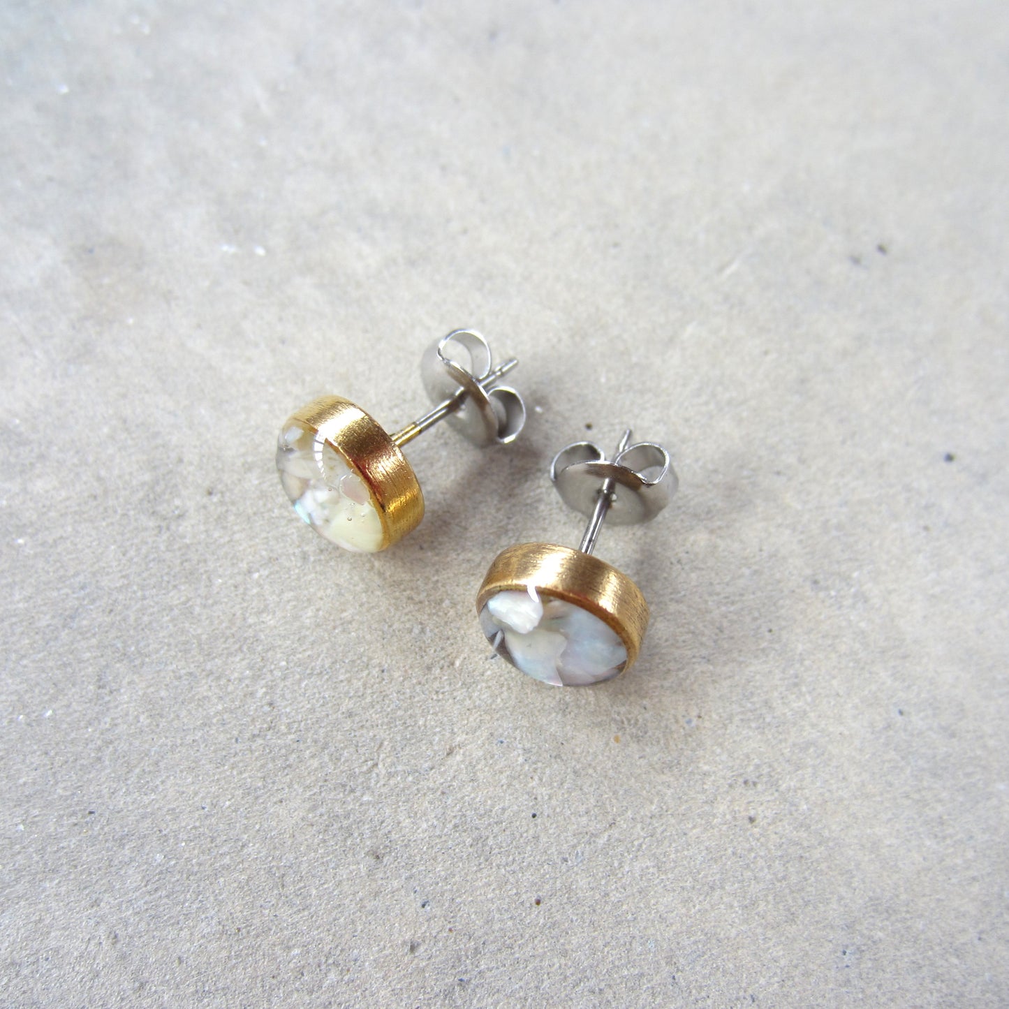 Crushed Stone Studs: Mother of Pearl Small Circle