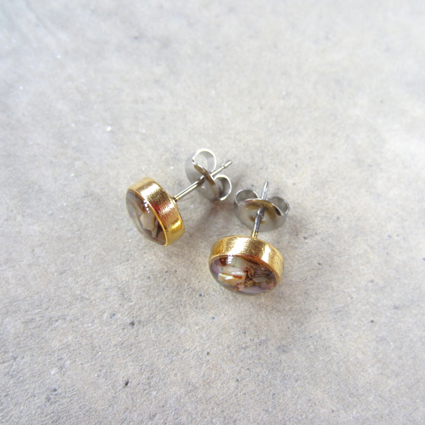 Crushed Stone Studs: Abalone Small Circle