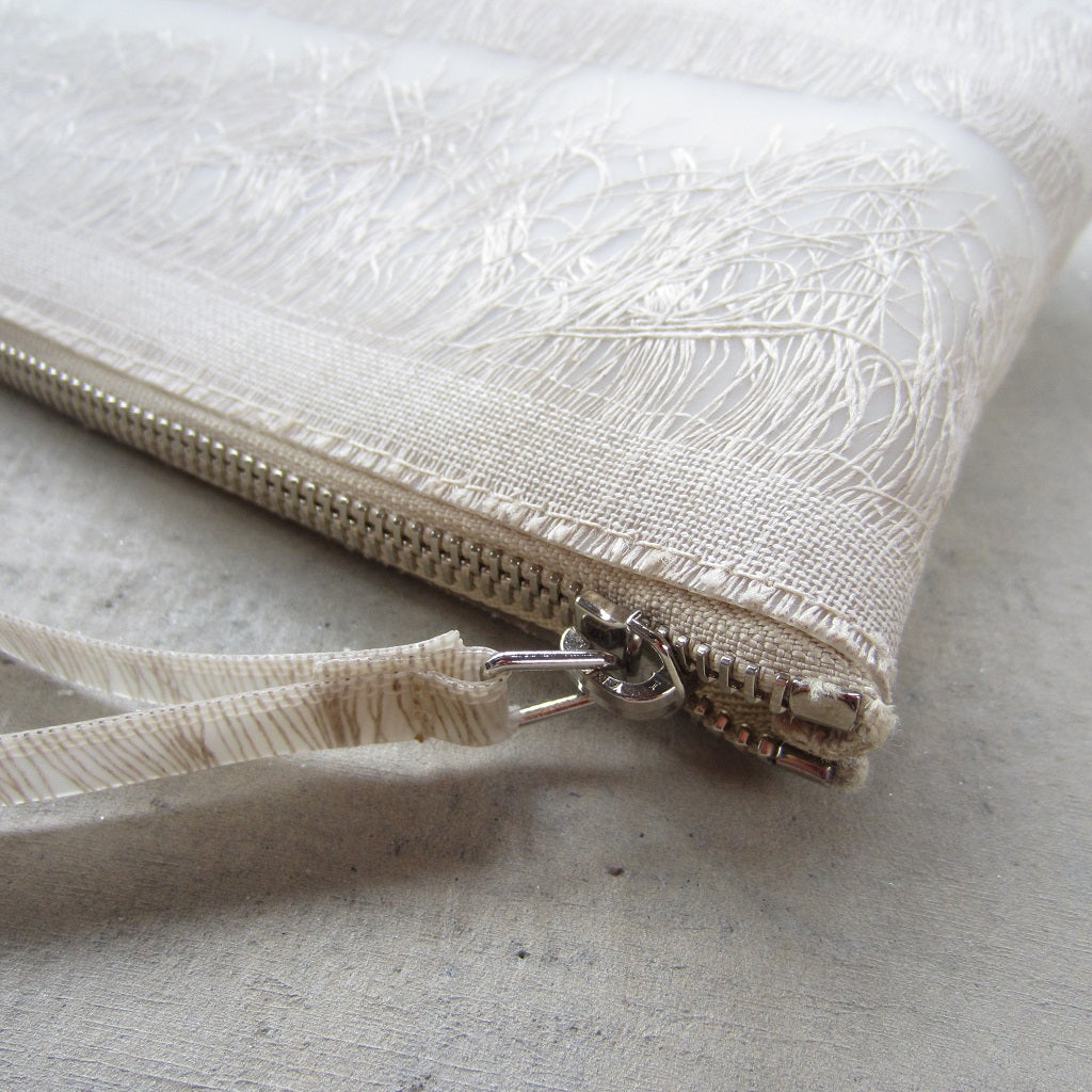 Long Pouch With Wrist Strap: Natural Linen Fringes