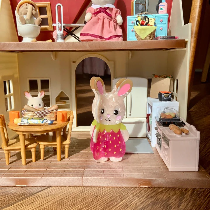 Strawbunny Hair Claw