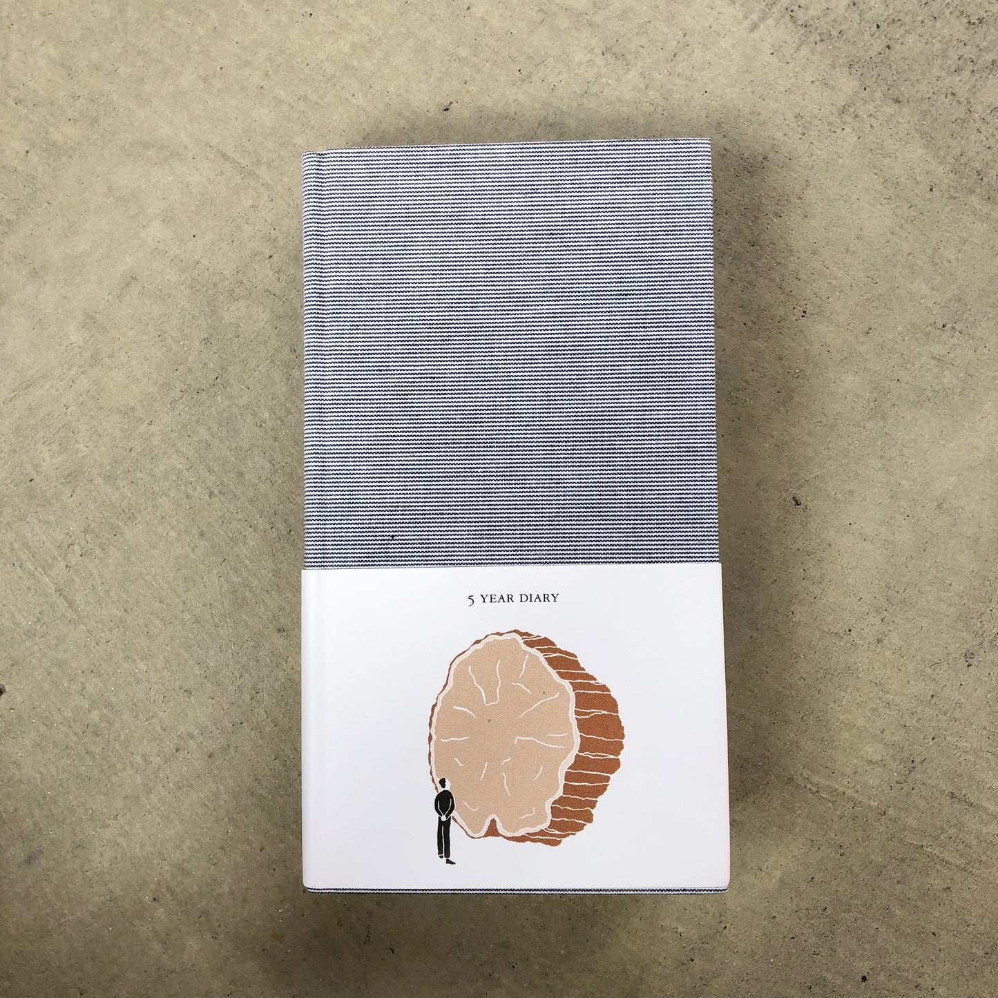 5 Year Diary: Black Cover