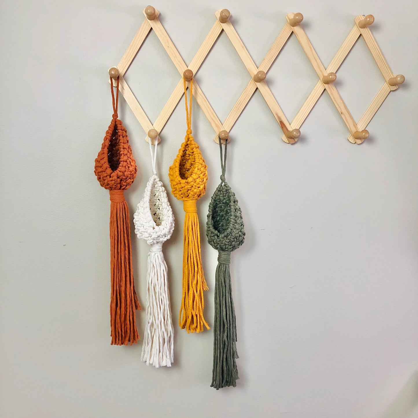 Macramé Hanging Plant Pod for Air Plants
