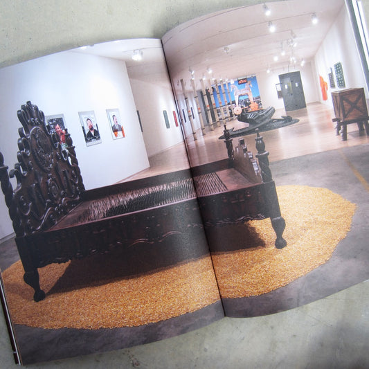 ERRE: Them and Us / Ellos y Nosotros