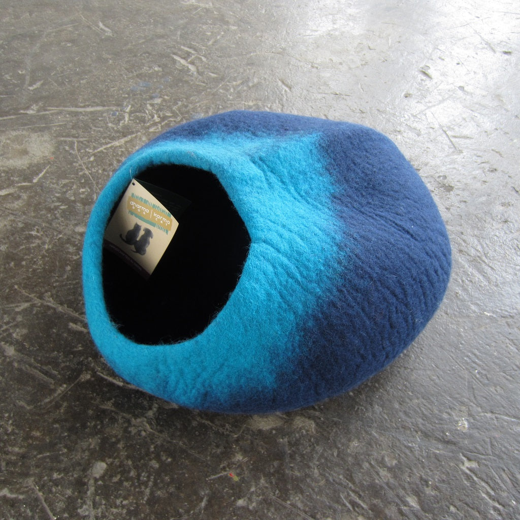 Cat Pod: Navy and Aqua Ombre Oval