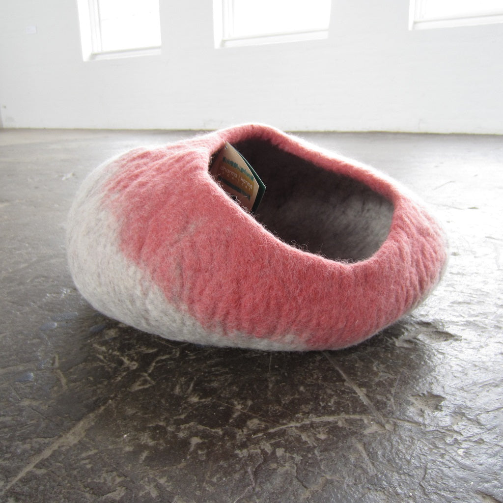 Cat Pod: Grey and Rose Ombre Oval