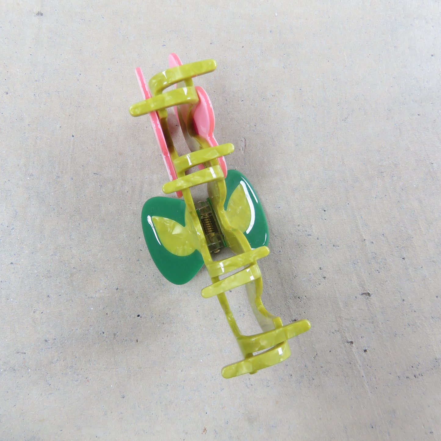 Wavy Daisy Hair Claw