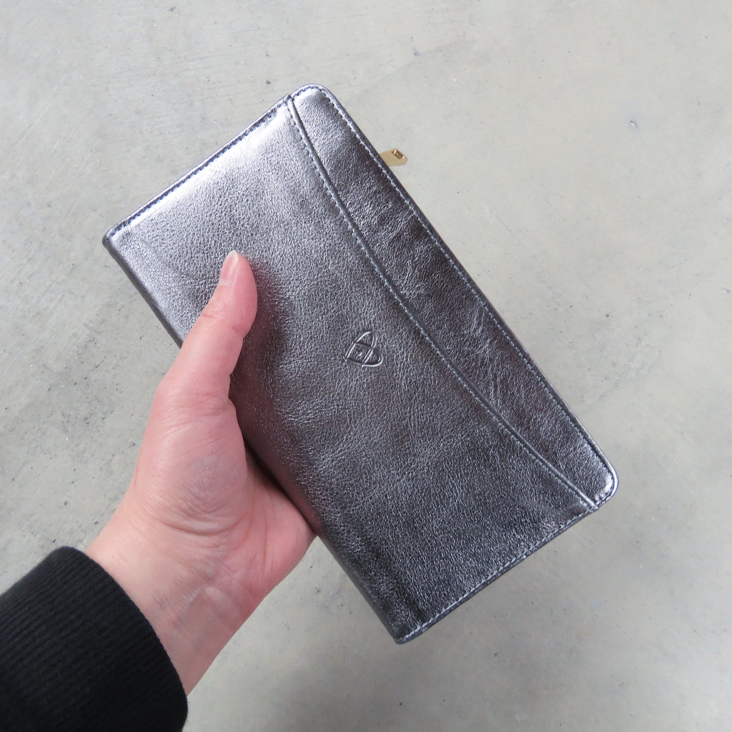 Jesse Clutch Wallet: Pewter with Salmon Zipper