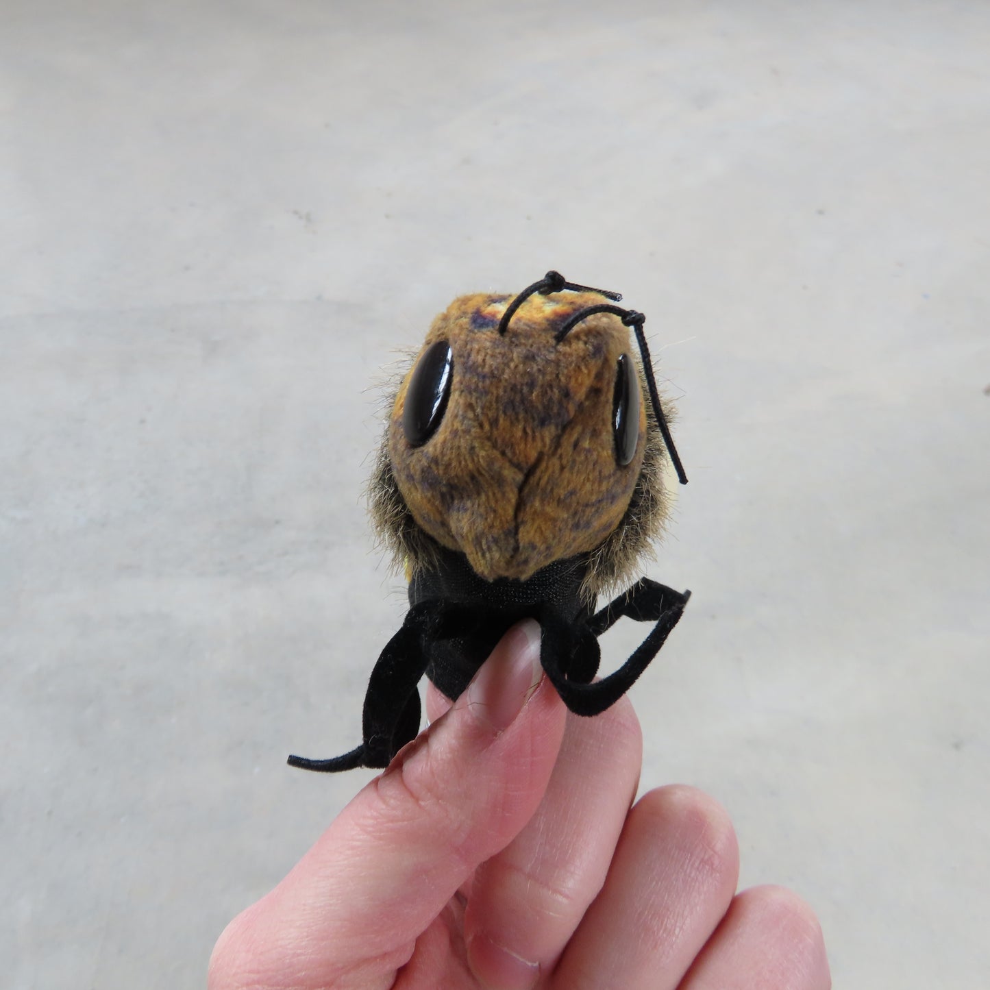 Finger Puppet: Mini Bee