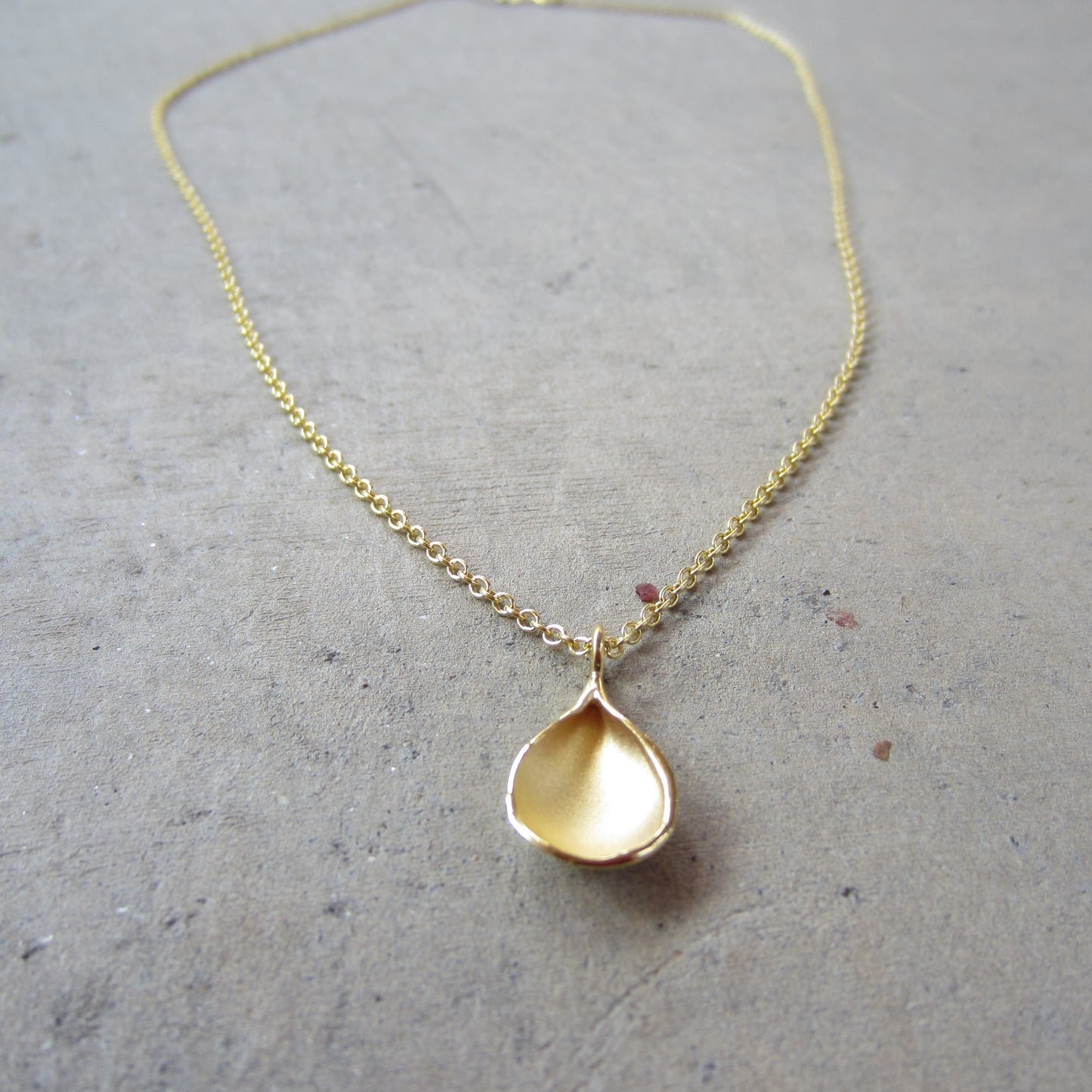 Medium Petal Pendant in 18K Gold Vermeil on Gold Chain
