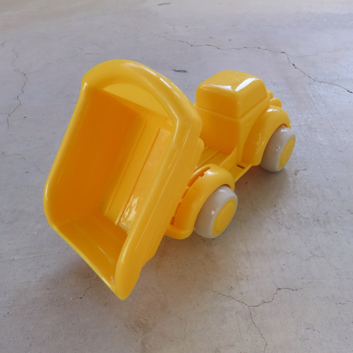 Recycled Plastic Vehicle: Dump Truck