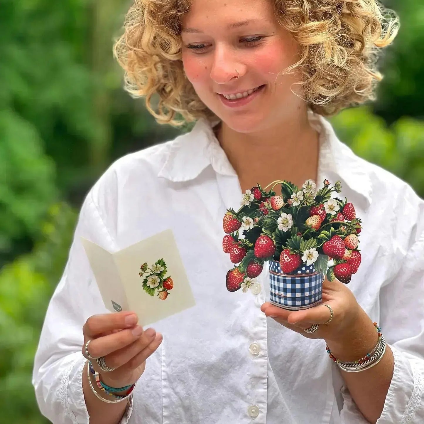 Mini Paper Bouquet: Strawberry Blossom