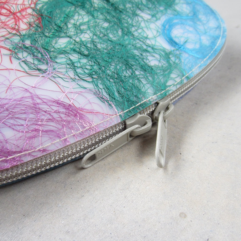 Big Round Trousse: Multicolor Silk Threads
