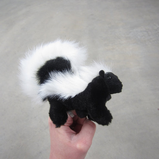 Finger Puppet: Mini Skunk