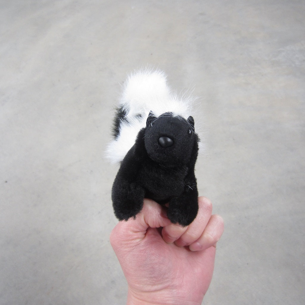 Finger Puppet: Mini Skunk