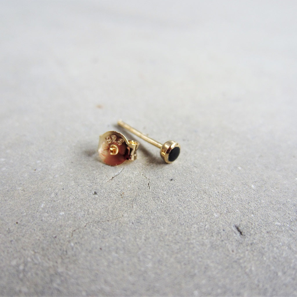 Abstract Studs: Gold Petite Onyx Circles